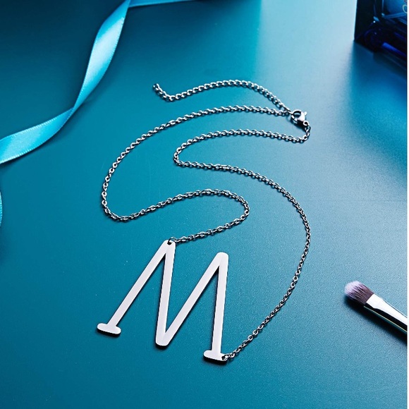 ✨• SILVER Woman’s NameInitial Necklace •| M | *NWT - Picture 3 of 8